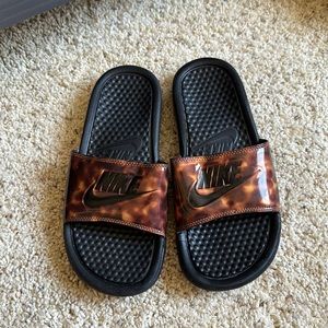 Nike Tortoise slides